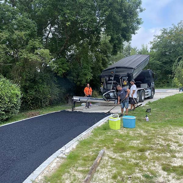 Entreprise pose enrobe Izon Libourne Creon Ambares - J2CTP - Préparation et Terrassement de Précision